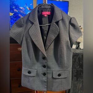 Nine & Co. Y2K!!!! Grey Short-Sleeve Blazer Jacket!